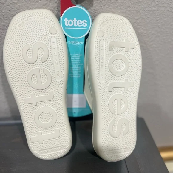 Totes Ivory Slide Sandals with Everywear Technology - Picture 4 of 8